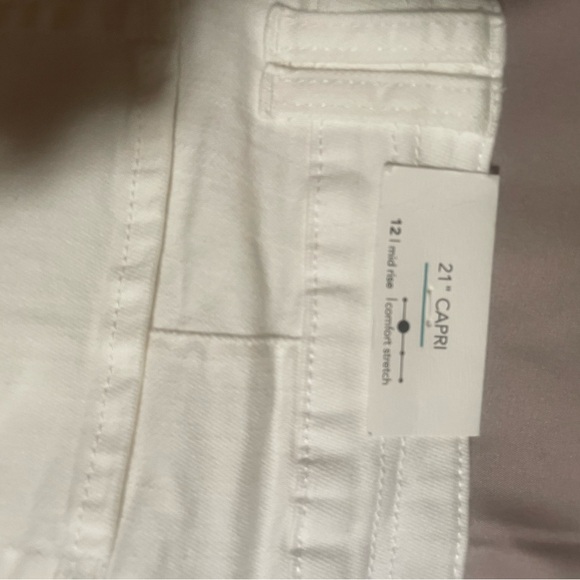 Maurices Women's Off-White Cropped Jean capris mid rise 12 nwt - Picture 6 of 6